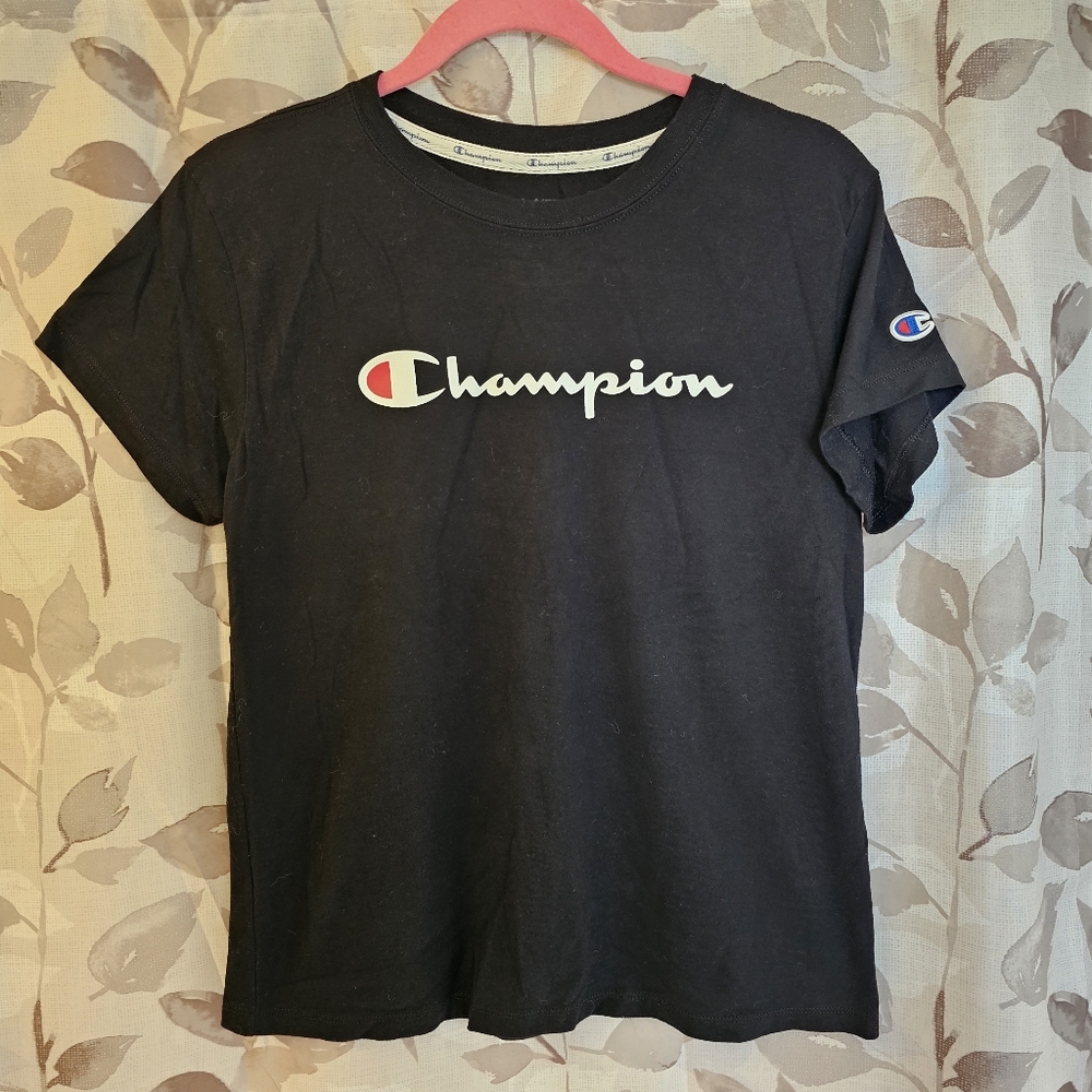 Women's Champion Shirt Size Medium